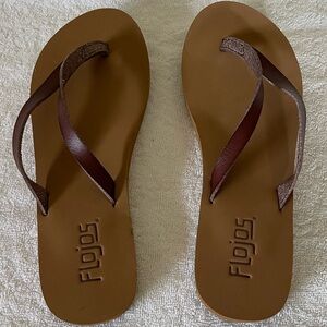 RARE Flojos Tan Footbed with Brown Leather Straps Flip Flops - NWOT.  Women’s 8.
